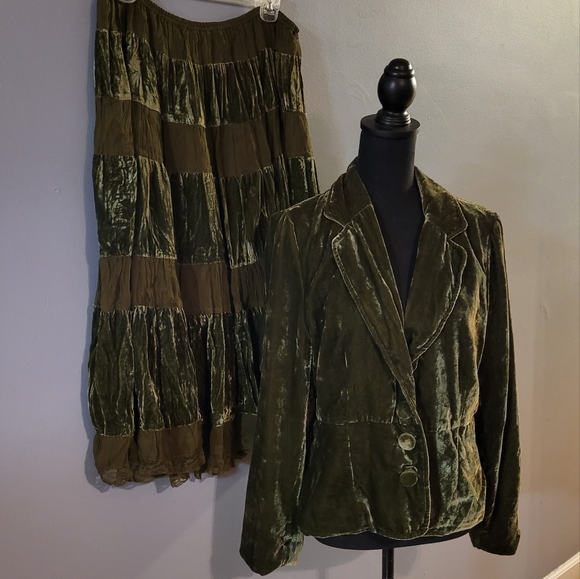 '90s Vintage Crushed Velvet Skirt & Blazer Set - Picture 4 of 11